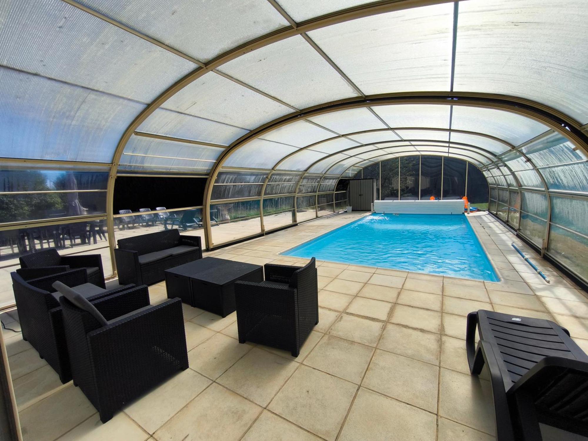 Hébergement de vacances With Covered And Heated Swimming Pool *