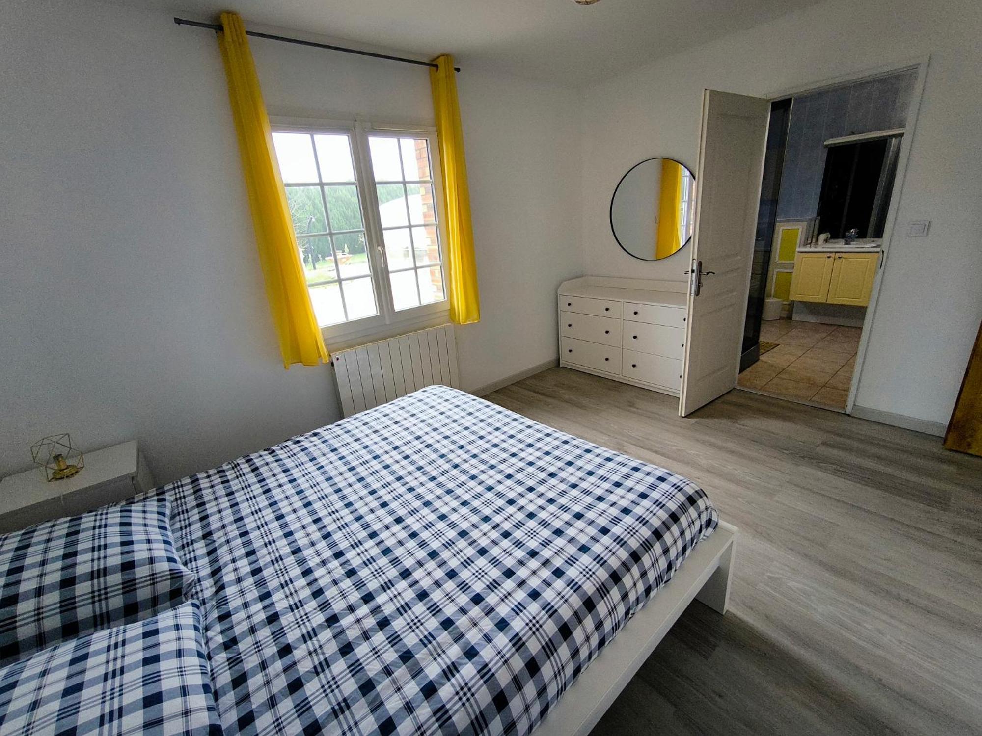 With Covered And Heated Swimming Pool * Thiberville